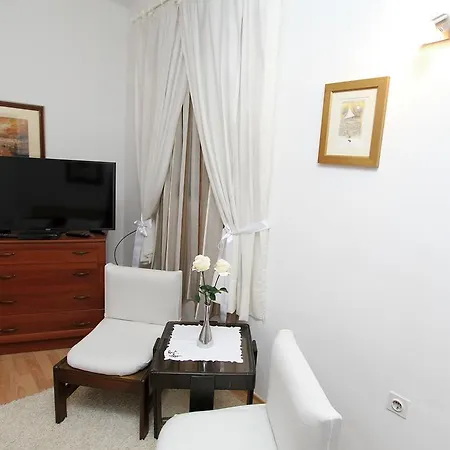 Old Town Manosa Apartman