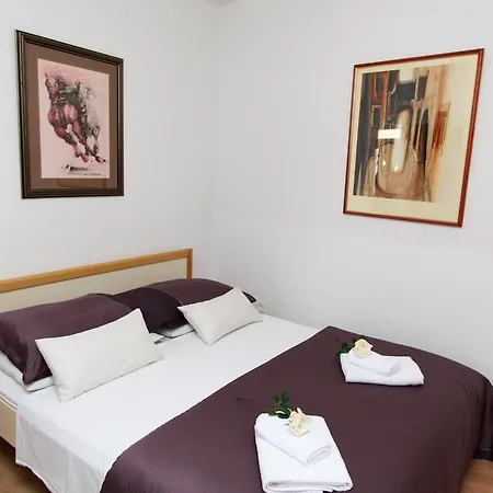 Apartment Old Town Manosa