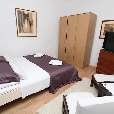 Apartment Old Town Manosa
